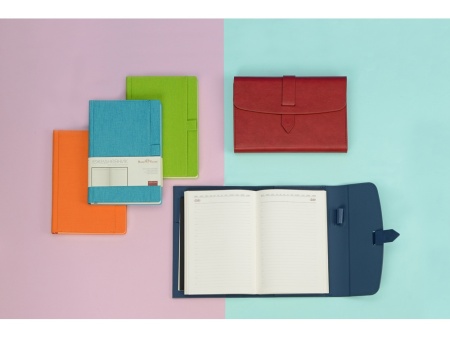 Ежедневник недатированный А5 Senate с магнитным клапаном, красный Ежедневник недатированный А5 Senate с магнитным клапаном, красный