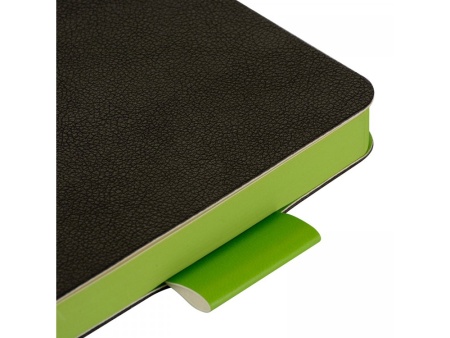 Ежедневник недатированный А5 Boston, черный (обрез зеленое яблоко) Ежедневник недатированный А5 Boston, черный (обрез зеленое яблоко)