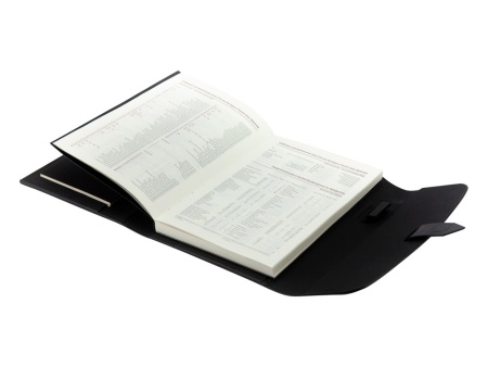 Ежедневник недатированный А5 Senate с магнитным клапаном, черный Ежедневник недатированный А5 Senate с магнитным клапаном, черный