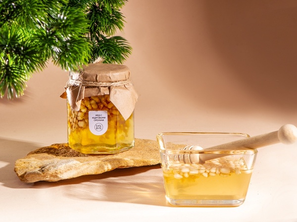 Мед с кедровыми орешками Мед с кедровыми орешками